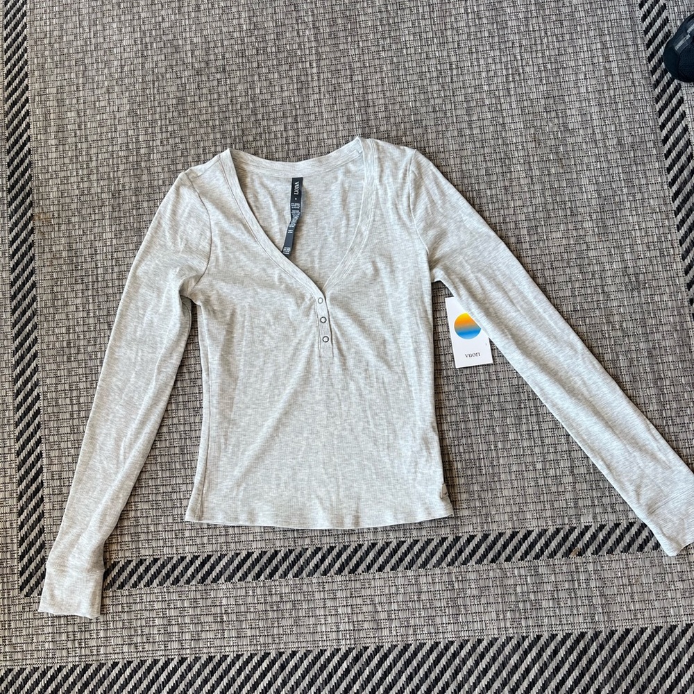 Vuori Women's Long Sleeve Tee - Light Gray